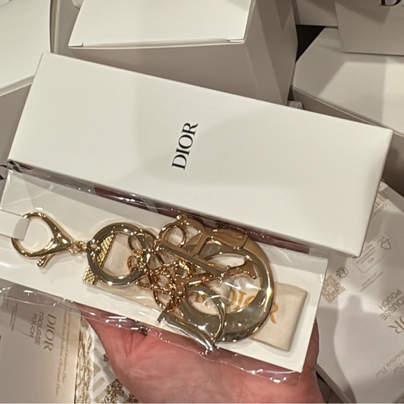 COPY - Dior Gold Key Chain - Picture 1 of 2